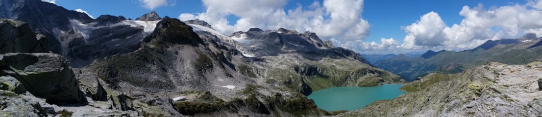 Fototapeta na wymiar Mountains near White lake in Austria