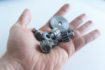 Zahnr&auml;der auf der Hand Handwerk produzierte Zahnrad Teile