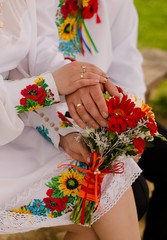 Obraz na płótnie Canvas The bride and groom hold hands. Wedding ceremony in Slavic style