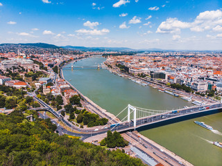 Obraz premium panoramic view of budapest in summer time
