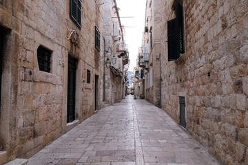 Fototapeta na wymiar Narrow street inside Dubrovnik old town, Croatia