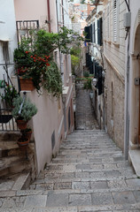 Fototapeta na wymiar Narrow street inside Dubrovnik old town, Croatia 
