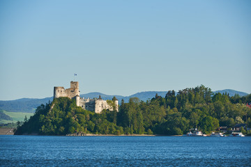 Fototapeta Zamek w Niedzicy nad Jeziorem Czorsztyńskim obraz