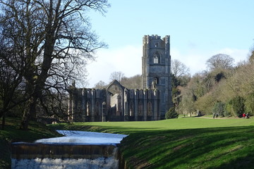 Obraz premium Ancient abbey ruins in England