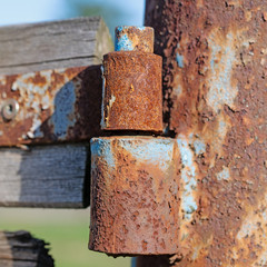 Alte rostige Türangel