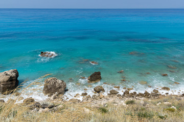 Obraz premium Seascape of Kokkinos Vrachos Beach with blue waters, Lefkada, Ionian Islands, Greece