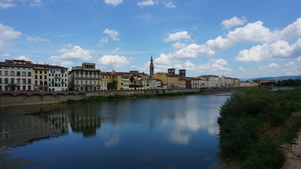 Fototapeta na wymiar Sky is reflecting in the Arno river in Florence, tuscany, Itali