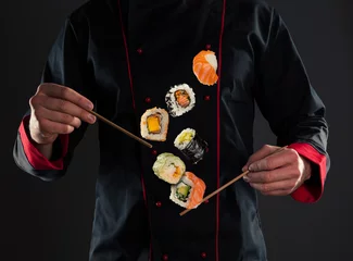 Fotobehang Meesterkok met eetstokjes met vliegende sushi © Jag_cz