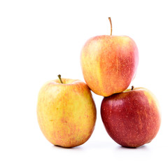 Äpfel gestapelt isoliert mit Textfreiraum