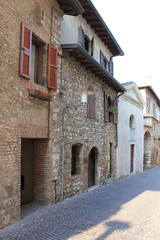 Fototapeta na wymiar Old street in Sirmione on lake Garda