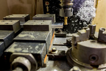 マシニングセンターで部品加工