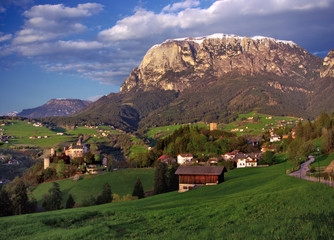 Völs am Schlern (Bozen), Schlern im Hintergrund  3503.2