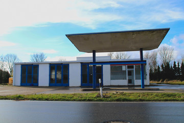 Verlassene Tankstelle - Architektur und Strukturwandel