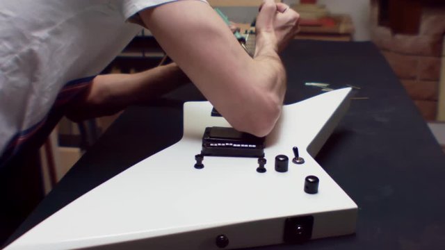 Guitar maker fix a guitar 