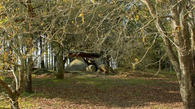 Dolmen de Axeitos. Galicia. De frente.