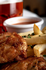 ALITAS DE POLLO CON PAPAS A LA FRANCESA