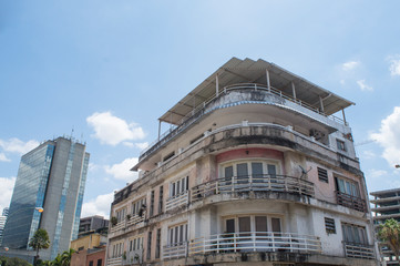 Fototapeta na wymiar Ciudad edificios viejos y nuevos en Caracas Venezuela