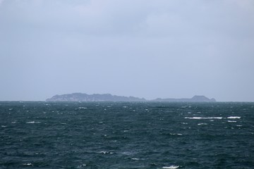uma das ilhas vista da Praia de Quatro ilhas, cidade de Bombinhas, estado de Santa Catarina, País Brasil