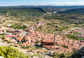 Fototapeta na wymiar Pueblo con horizonte. Maestrazgo. Teruel