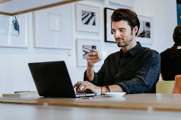 Fototapeta premium Casual man working in a cafe
