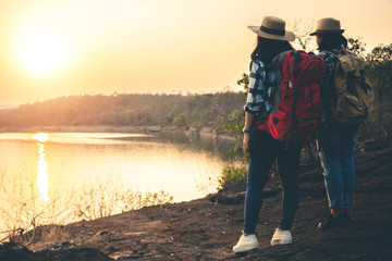 Naklejka premium Women tourists in the midst of peaceful nature, Traveling of tourists only to find the beauty of nature.