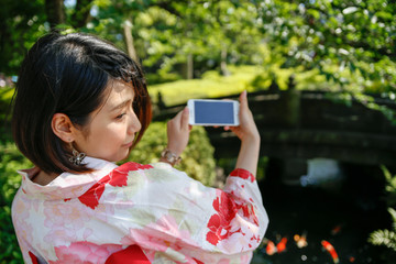 Obraz premium Young Japanese women in a kimono.