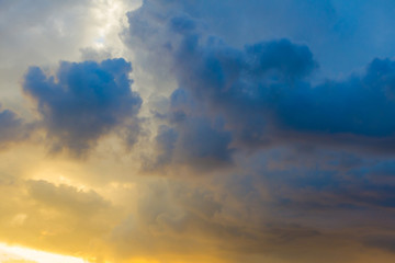 Fototapeta premium Blue sky cloudscape before sunset
