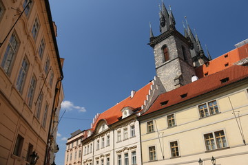 Fototapeta na wymiar チェコ　プラハ歴史地区市街の景色　旧市街広場　ゴルツ・キンスキー宮殿