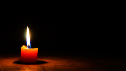 Vela en la oscuridad