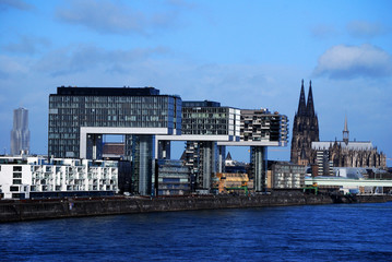 Kölner Dom und Kranhäuser