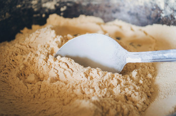 Flour with a spoon in the pan