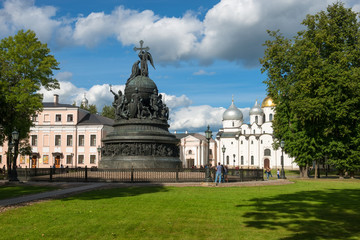 Obraz premium VELIKY NOVGOROD, RUSSIA - AUGUST 14, 2018: Monument Millenium of Russia on the background of St. Sophia Cathedral with tourists walking along in summer day