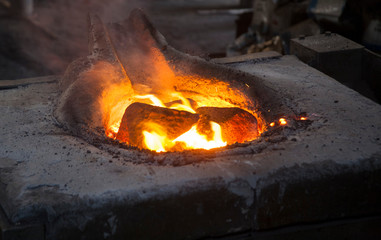 red high temperature fire metal casting method