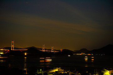 Fototapeta premium しまなみ海道と行きかう船