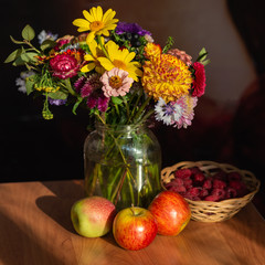 Obraz na płótnie Canvas autumn still life with apples and flowers