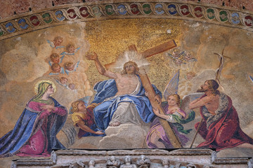 Obraz na płótnie Canvas Christ in glory, bezel greater arch, the facade of the Basilica San Marco, St. Mark's Square, Venice, Italy, UNESCO World Heritage Sites 