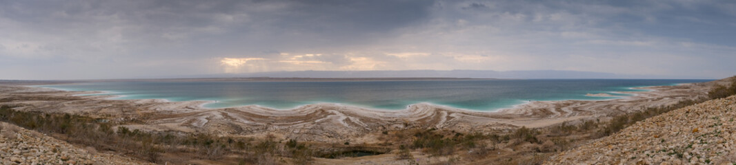 Fototapeta premium Beautiful green white salty coastline of Dead sea in Jordan