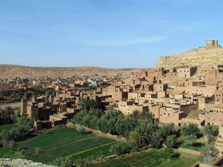 Fototapeta na wymiar Ksar of Ait Ben Haddou in center Morocco has been a UNESCO World Heritage Site sine 1987. Walking through the little streets is a fairy Tale experience