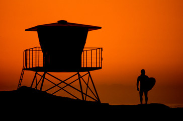 Naklejka premium Surfer and Lifeguard tower