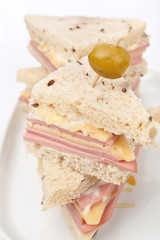 club sandwiches with ham and cheese