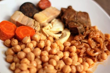 Plato de codido madrileño