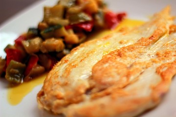 Pechuga de pollo a la plancha con verduras