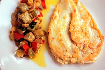 Pechuga de pollo a la plancha con verduras