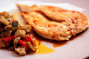 Pechuga de pollo a la plancha con verduras