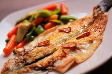 Pescado a la plancha con verduras