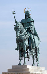 Obraz premium Equestrian statue of King Saint Stephen at the Fisherman Bastion on the Castle hill in Budapest, Hungary