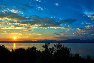 Obraz na płótnie Canvas Beautiful sunset in Sirmione the historical town on peninsula in Garda lake, Lombardy, Italy