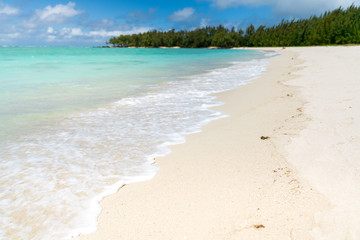Fototapeta na wymiar serene tropical beach for vacation. beautiful beaches of Mauritius island