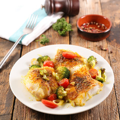 fish fillet with tomato and broccoli