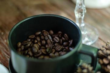 Good quality coffee beans are not crushed in coffee mugs.